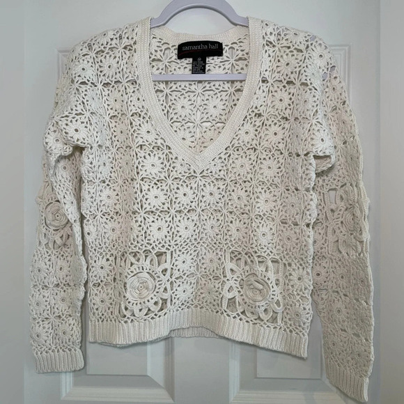 Samantha Hall Crochet V Neck Sweater In White Size Medium - Picture 2 of 10